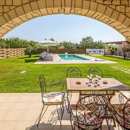 Willa Chartata Sleeps 8 Pool Air Con Wifi