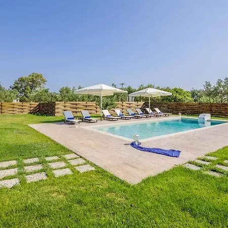 Chartata Sleeps 8 Pool Air Con Wifi *