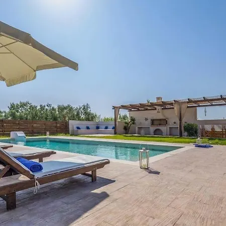 Villa Chartata Sleeps 8 Pool Air Con Wifi