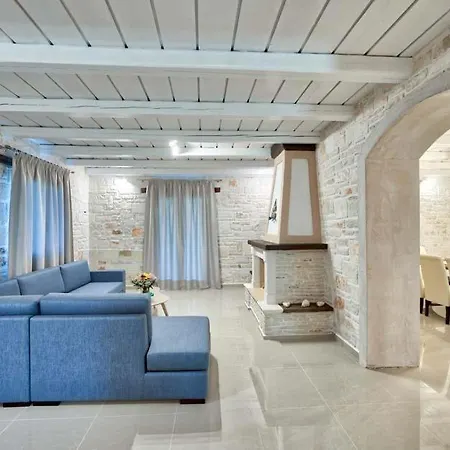 Chartata Sleeps 8 Pool Air Con Wifi Villa