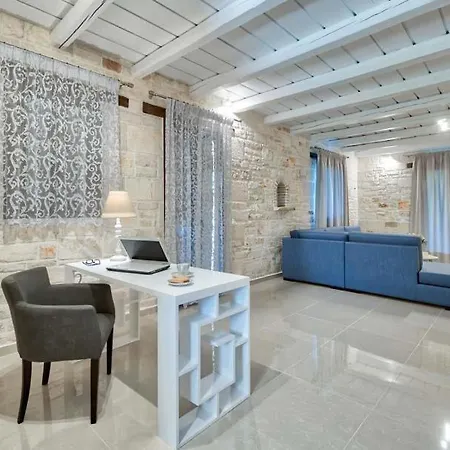 Villa Chartata Sleeps 8 Pool Air Con Wifi