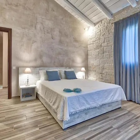Chartata Sleeps 8 Pool Air Con Wifi